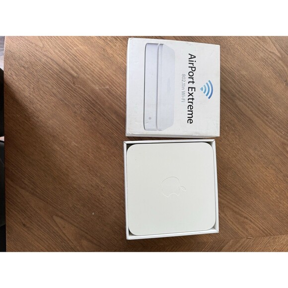 Apple Router (MD031LLA) Airport Extreme With Box - Picture 2 of 7